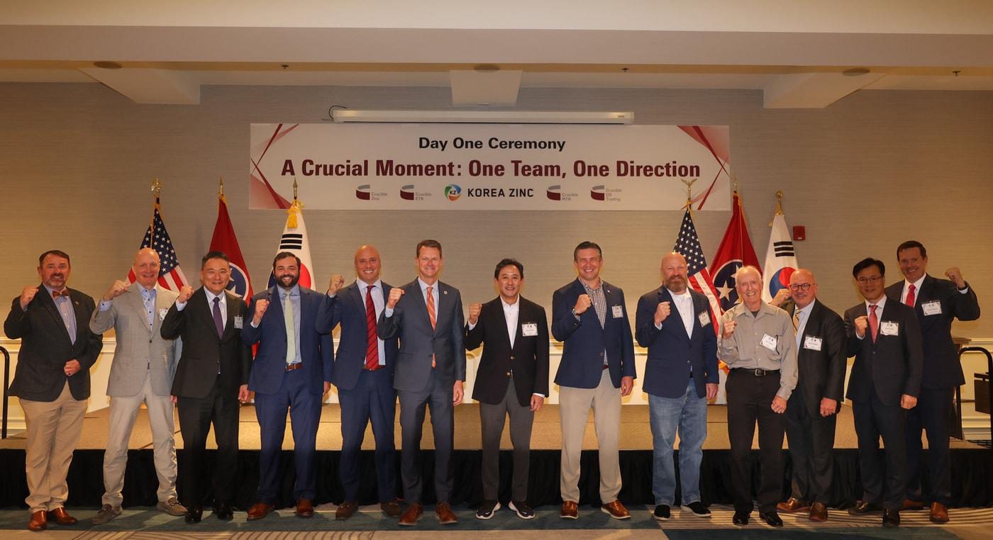 On Wednesday, Korea Zinc held an official ceremony to mark the launch of Project Crucible, its integrated smelter construction project in the U.S. Korea Zinc Chairman Choi Yoon-beom (center) poses for a commemorative photo with company officials and local U.S. representatives / Provided by Korea Zinc