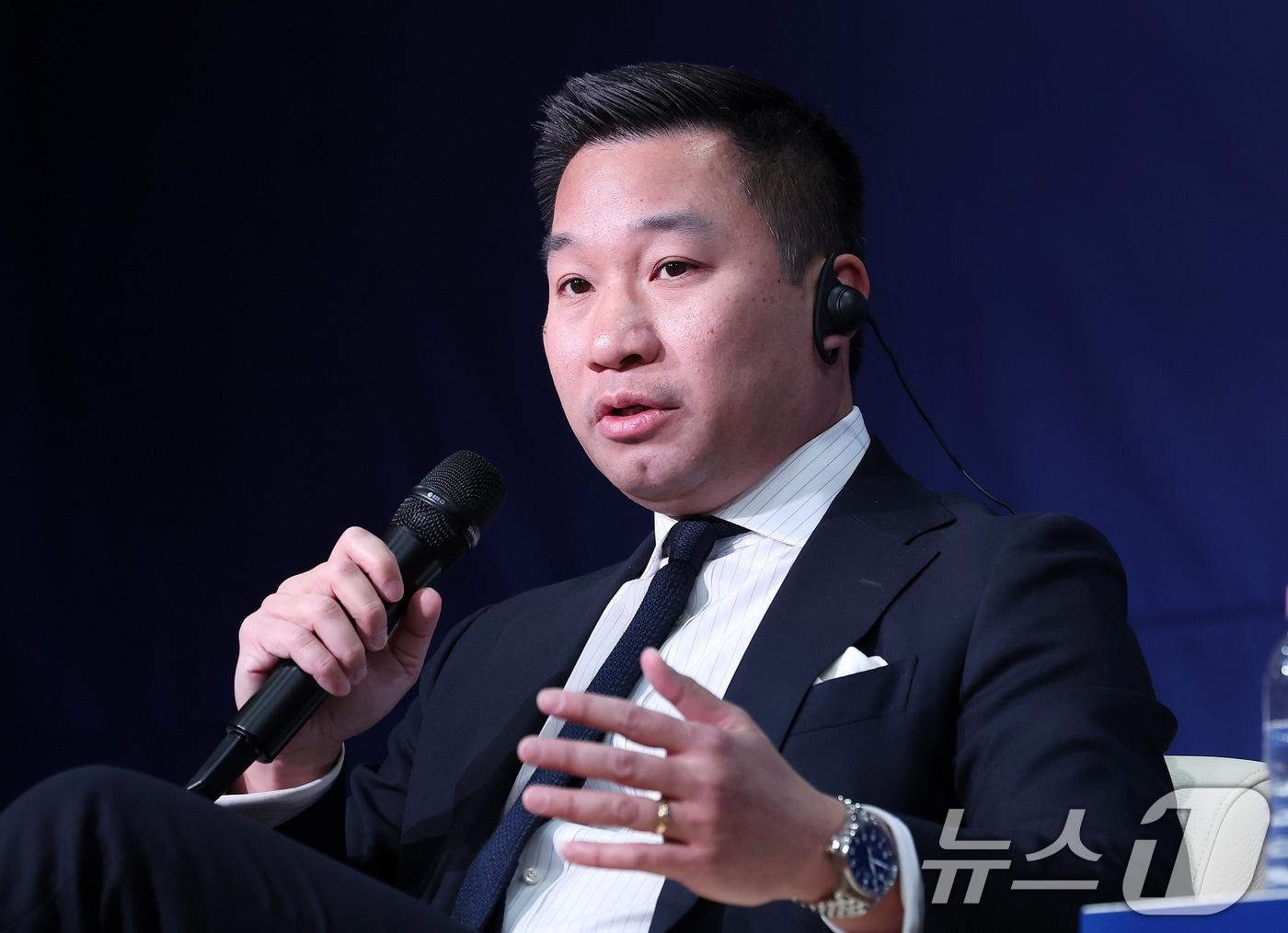Alex Wong, former U.S. Deputy National Security Advisor, speaks at the 41st Sejong National Strategy Forum, held on Thursday at the Yonhap News Building in Jongno-gu, Seoul, on the topic of Trump’s Second Term and South Korea’s Foreign and Security Strategy 2026.4.2 / News1
