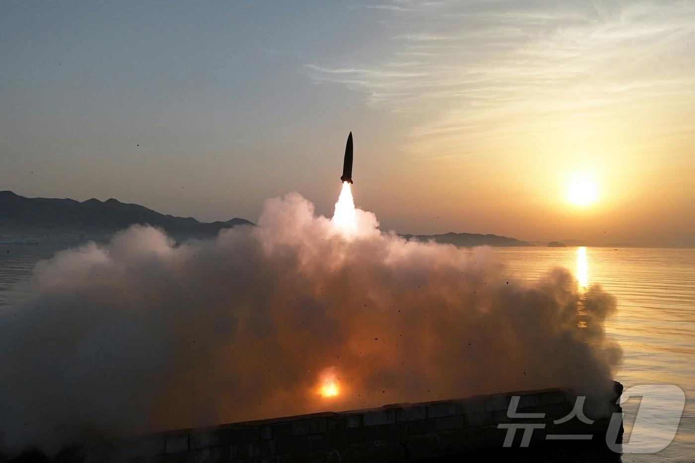 A scene from the test launch of the Hwasong-11R, equipped with a North Korean cluster warhead / Rodong Sinmun