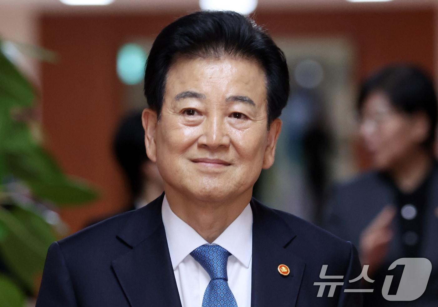 Unification Minister Chung Dong-young attends a joint Cabinet meeting and Emergency Economic Headquarters meeting held on Tuesday morning at the Seoul Government Complex on Sejong-daero in Jongno-gu, Seoul 2026.4.21 / News1