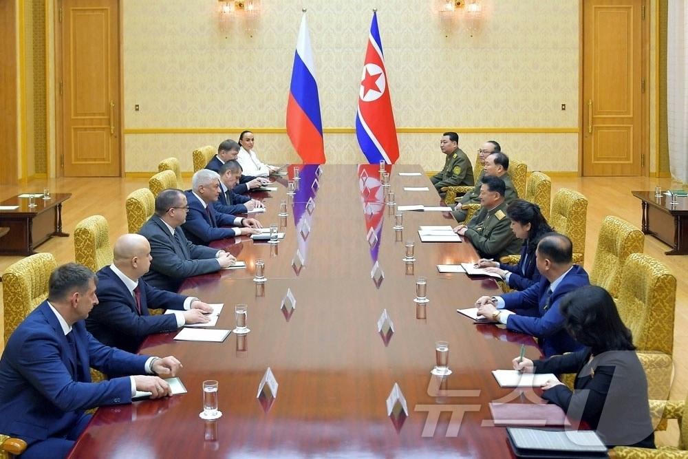 On Wednesday, the Rodong Sinmun, the official newspaper of the Workers' Party, reported that Social Security Minister Bang Du-seop and Russian Interior Minister Vladimir Kolokoltsev held talks at the Pyongyang Assembly Hall on the previous day / Rodong Sinmun