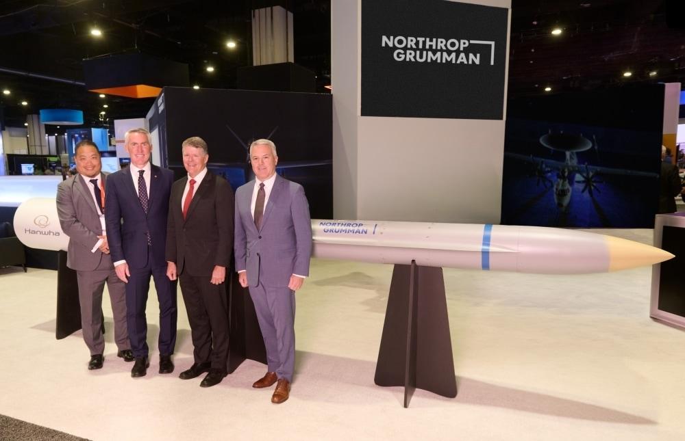On Tuesday, Hanwha Aerospace signed a Memorandum of Agreement (MOA) with Northrop Grumman at the Sea-Air-Space 2026 exhibition held in National Harbor, Maryland, to collaborate on the development of the first-stage solid-fuel propellant for the Advanced Reactive Strike (AReS) missile system. From left: Kevin Schnober, Executive at Hanwha Defense USA; Michael Coulter, CEO of Hanwha Defense USA; Frank Molli, Executive at Northrop Grumman; and Ron Park-Seol, Executive at Northrop Grumman / Provided by Hanwha Aerospace