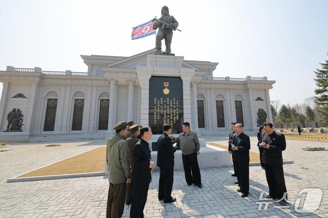 On Friday, the Rodong Sinmun, the official newspaper of the Workers' Party, reported on its front page that Respected Comrade Kim Jong Un had provided on-site guidance at the construction site of the Memorial Hall for Combat Merits in Overseas Military Operations. General Secretary Kim emphasized that the memorial hall should be developed into an educational hub that compiles the glorious combat merits of the armed forces, and personally inspected the exhibition layout and construction progress / Rodong Sinmun