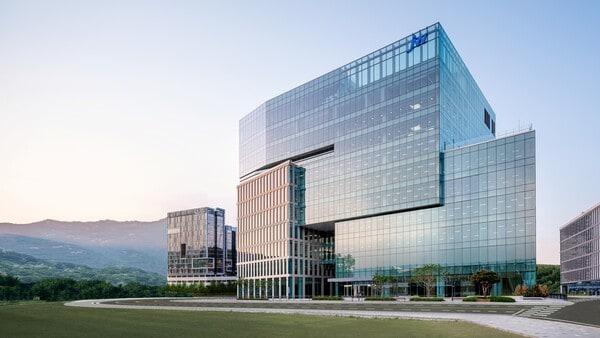 A panoramic view of JW Pharmaceutical in Gwacheon, Gyeonggi Province / Provided by JW Pharmaceutical