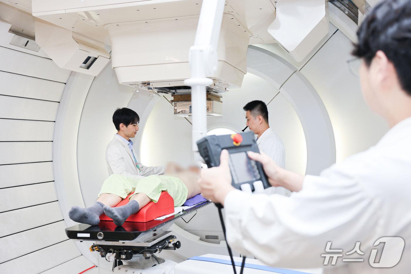 Medical staff from the Department of Radiation Oncology at Samsung Medical Center preparing for proton therapy / Provided by Samsung Medical Center
