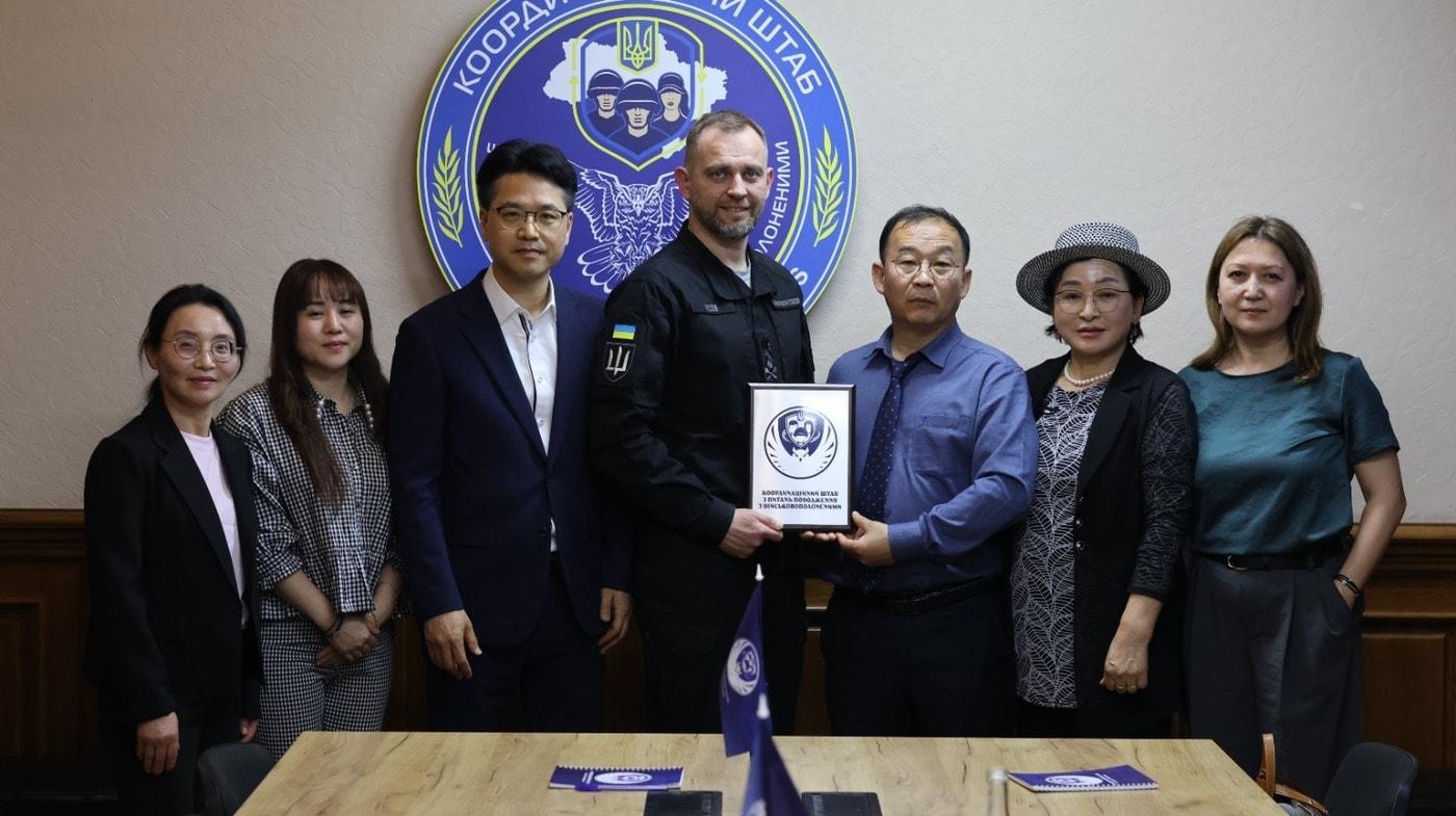 The Ukrainian Headquarters for the Treatment of Prisoners of War (POW) met with South Korean human rights activists specializing in North Korea to discuss the issue of North Korean prisoners of war / POW Facebook capture