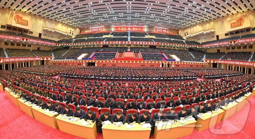 The Rodong Sinmun, the official newspaper of North Korea’s Workers’ Party, reported on May 2 that a training session for participants in the 11th Congress of the Socialist Patriotic Youth League was held in the capital, Pyongyang, on May 1 / Rodong Sinmun