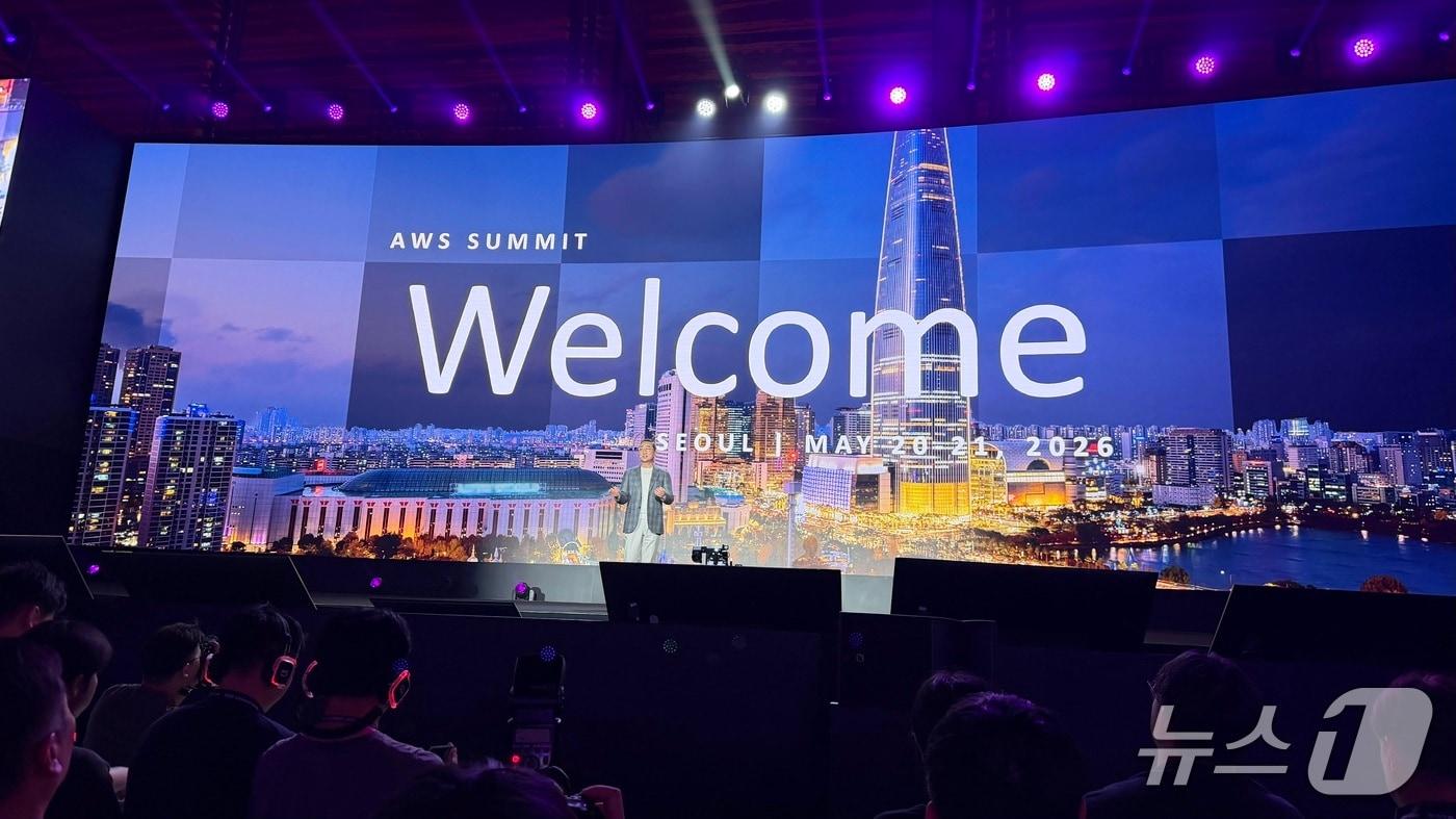 Ham Gi-ho, CEO of AWS Korea, is delivering a keynote speech at AWS Summit Seoul 2026, held at COEX in Samseong-dong, Seoul, on Wednesday 2026.5.20 / News1