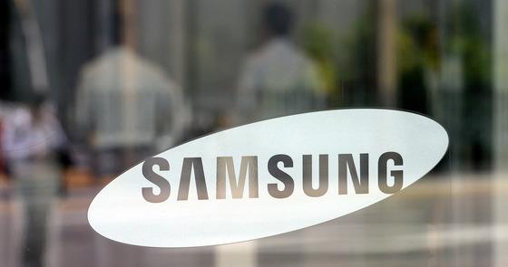 AI Semiconductor Showdown: Intel's Packaging Strategy vs. Samsung's TurnKey Approach