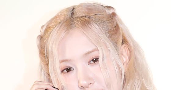 Rosé Tops Billboard Global 200 for 15 Consecutive Weeks, Surpassing Mariah Carey