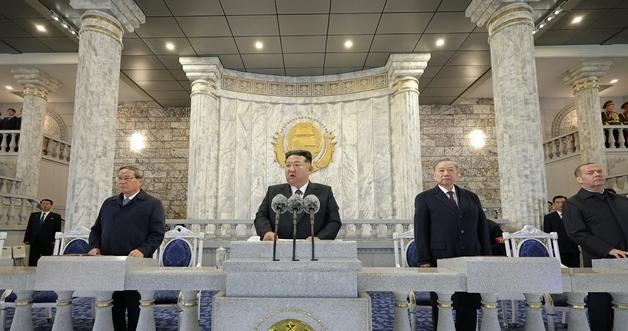 THE LOSERS' Club: Putin and Kim Cling To Each Other While The Rest Of The World WATCHES Their Desperate Alliance