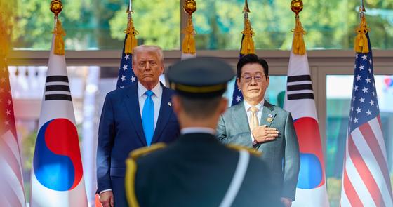 "US-ROK Achieve Results in Tariff Stalemate and Nuclear Submarine Approval... But Trump's Caprice Is the Variable"