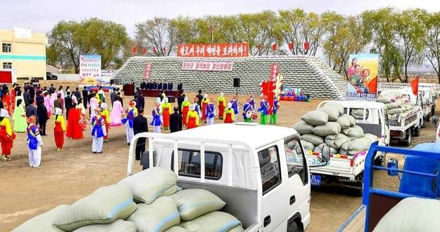 50th Anniversary of the 'Three Great Revolutions Red Flag Acquistion Movement'... Urging Socialist Development [Daily NK]"