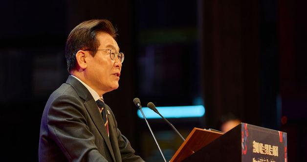 Lee Says Stopping ROK-US Joint Drills is "Desirable" Under Inter-Korean Peace Regime