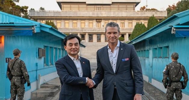 SHOCKING Revelation: US Secretary of Defense Only Now Discovers That North Korea Is Right Next To South Korea