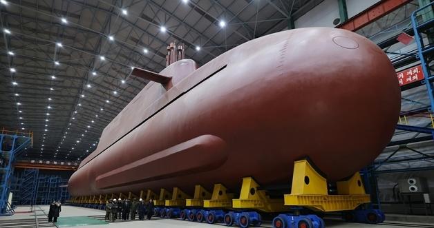 North Korea Unveils Nuclear-Powered Submarine: "Strategic Stage Entry" VS "Combat Readiness Is Not Yet"