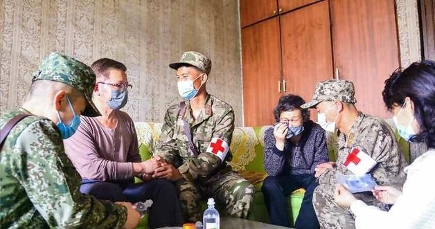 The government re-examines the timing of COVID-19 prevention measures... Kim Jong-un emphasizes 'people's love' and strengthens solidarity.