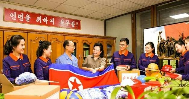 As the year-end approaches, emphasis is being placed on the "major socialist family"... Kim Jong-un's policies of loving the people are also highlighted.