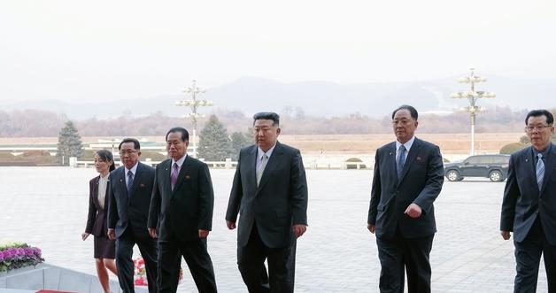 Four Scenarios For North Korean Power Succession... "Possibility Of Distributing 'No. 1 Power'"