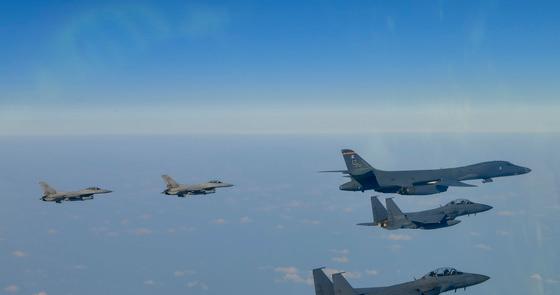 "The U.S. new defense strategy is expected to strengthen 'containing China' rather than defending the mainland."