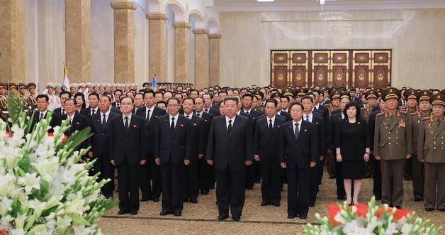 Kim Jong Un Visits Grandfather’s Tomb to Mark 31 Years Since His Death