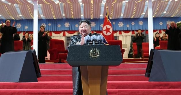 Kim Jong-un Attends New Year Event With Ju-ae "Continue To Struggle This Year"