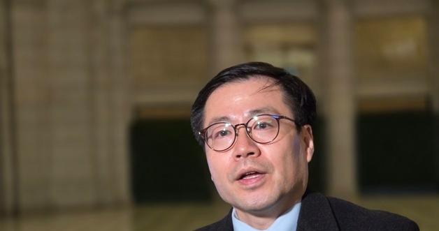 Trump’s 25% AI Chip Tariff Forces Seoul to Stay Put: What It Signals for Tech Trade