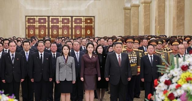 Kim Ju-ae, First Visit To Kumsusan Palace Where Predecessors' Bodies Lie... Kim Jong-un·Ri Sol-ju