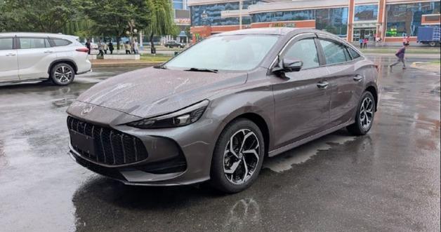 North Korea Expands Taxi Supply By Copying Chinese Models... New "Cheollima" Sedan Debuts