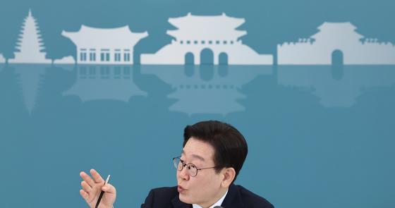 South Korea Says It’ll Stick With the U.S. Trade Deal: Can Seoul Head Off a 15%–25% Tariff Fight?