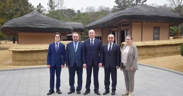 North Korea's Kim Jong Un Strengthens Ties with Belarus: What This Means for Asia