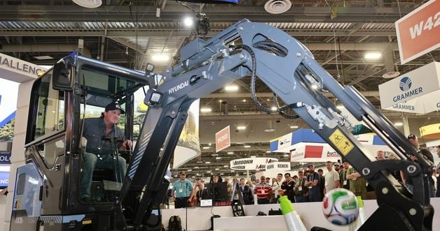 Experience the Future: HD Construction Machinery's Mini Electric Excavator HX19E Takes Center Stage at CONEXPO 2026
