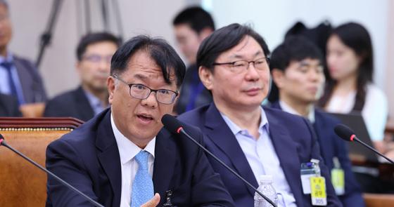 Did Prosecutor Offer Sentence Deals? Controversy Surrounds Kim Young-nam and Seo Min-seok's Phone Call