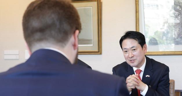 U.S. State Department says official who met Jang Dong-hyuk was aide to under secretary