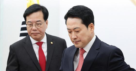 "Fleeing the Front Line": PPP Leader Abandons Seoul for D.C. as "Election War" Looms