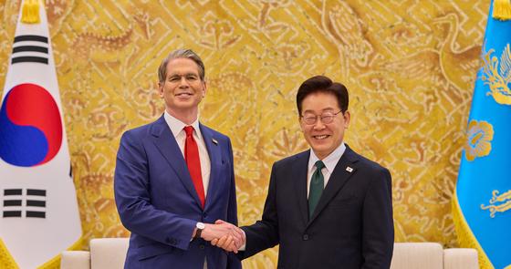 Lee and Bessent Reaffirm South Korea-U.S. Economic Cooperation in Seoul Meeting