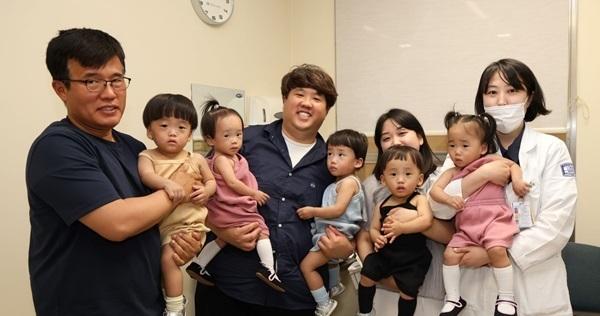 ‘Mom, Dad’ and Ball Kicks…’Human Theater’ Quintuplets Show Remarkable Growth
