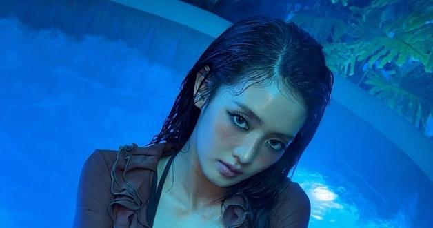 i-dle's Minnie Dazzles in Stunning Bikini Photos: What Makes Her Look So Irresistible?