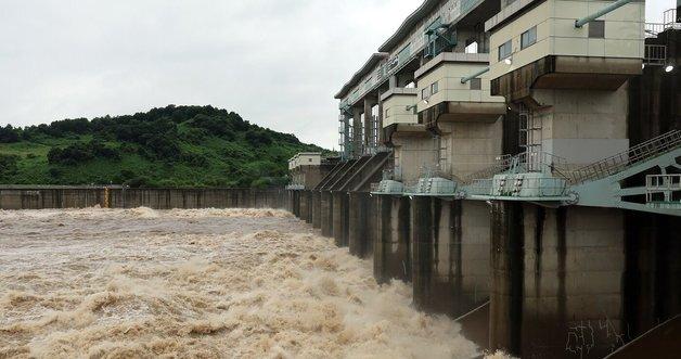 Imjin River Water Level Tops 3 Meters as North Korea's Hwanggang Dam Suspected of Releasing Water