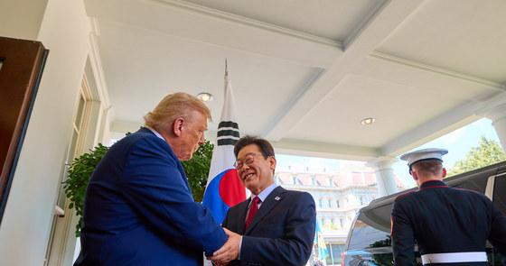 No REAL Agenda: Trump Stops In Korea For a PITIFUL Two-Hour Handshake Before the Major China Deal